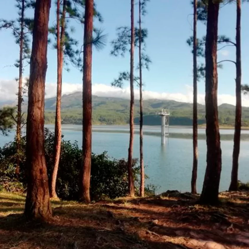 Beautiful titled land near the lake in Yeguada Calobre 2964 m2